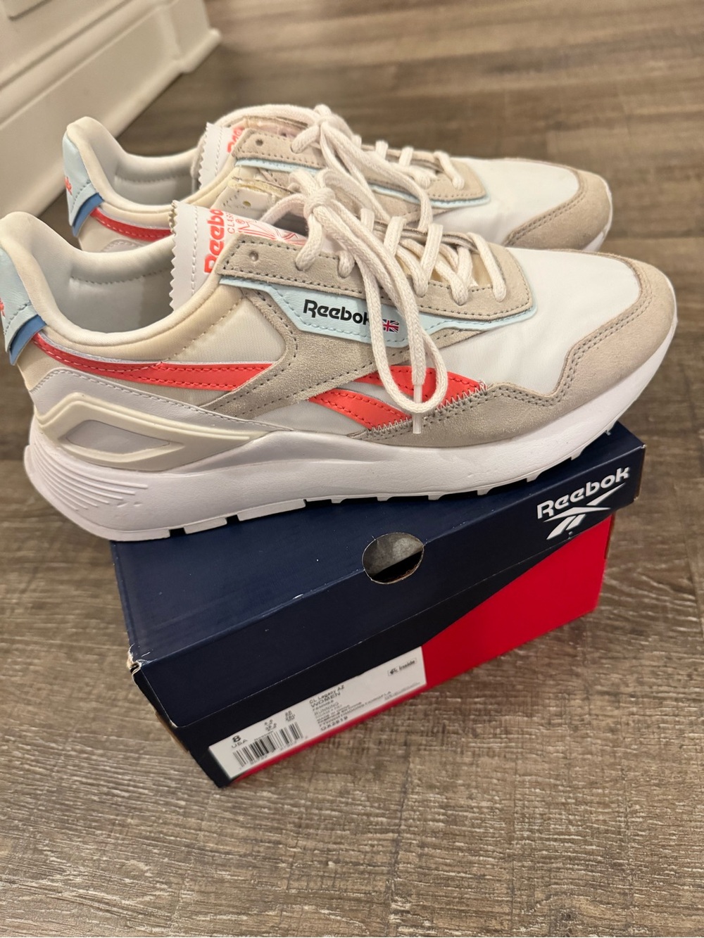 Women’s Reebok, size 8